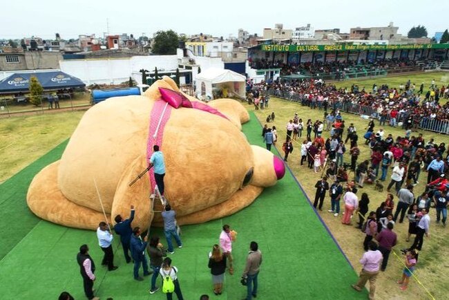 Dünyanın ən böyük oyuncaq ayısı - fotolar