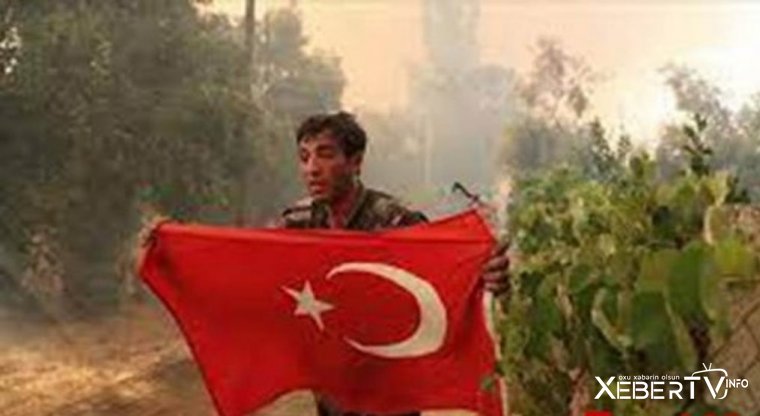 Azərbaycanlı yanğınsöndürən Türkiyə bayrağını yanmağa qoymadı - VİDEO