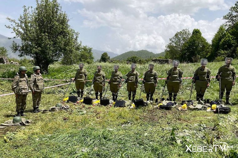 Azad olunmuş ərazilərdə Azərbaycan Ordusu üçün yeni təminat yolları çəkilib -