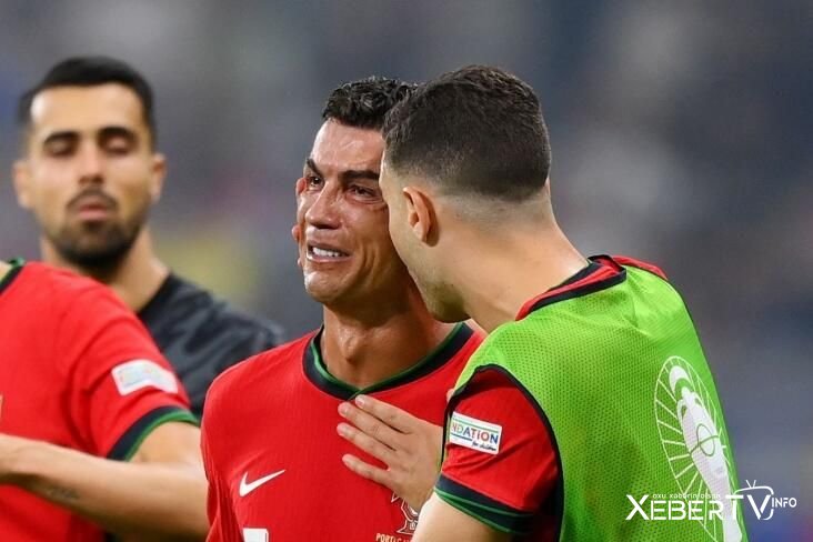 Ronaldo meydanı ağlayaraq tərk etdi